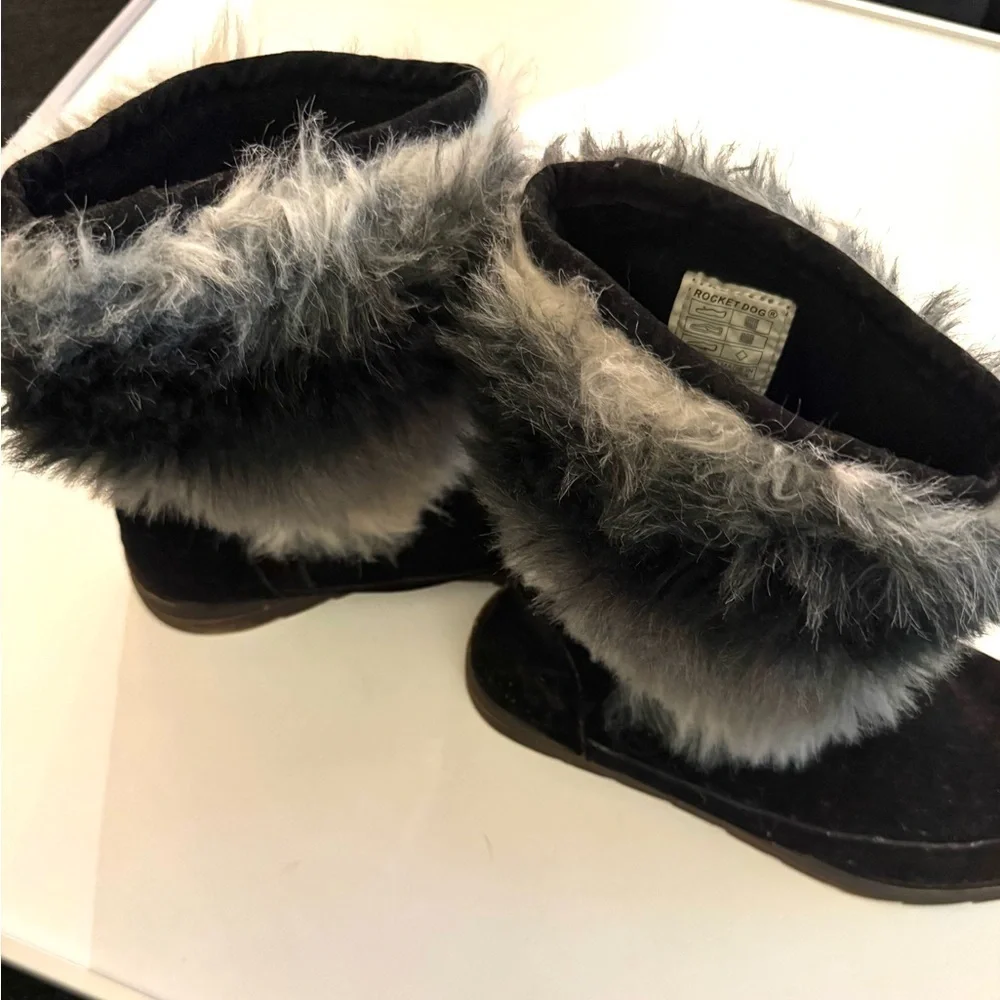 Rocket Dog Black and Gray Fur Winter Boots